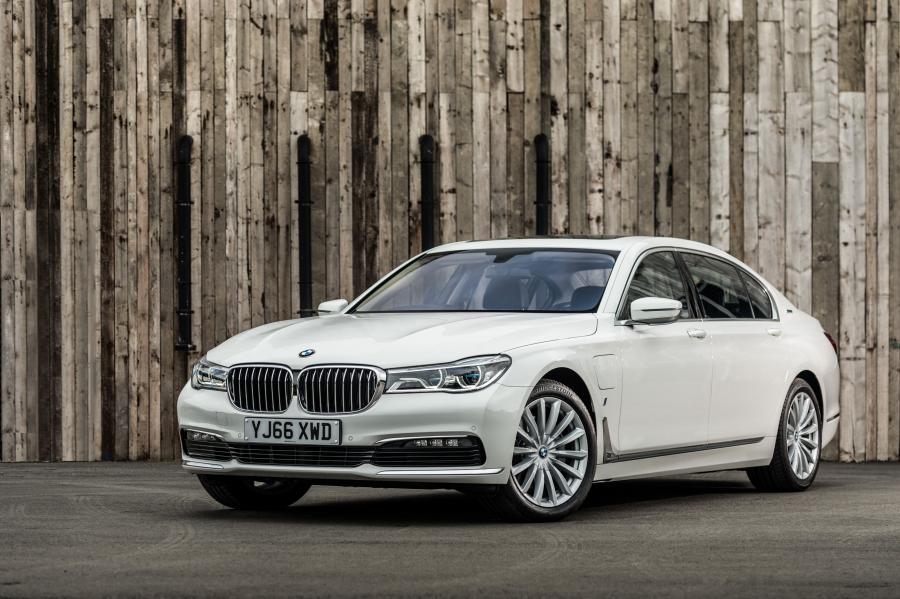  BMW 740Le xDrive 2016 года  (UK) (фото 3 из 6)